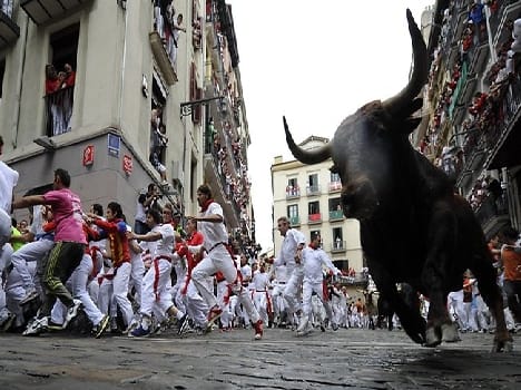 Platform 'Bull Race, six passengers injured in stampede